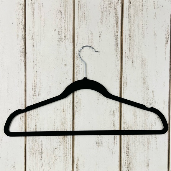 Berkley Jensen 35 Black Velvet Non Slip Hangers - Picture 5 of 6